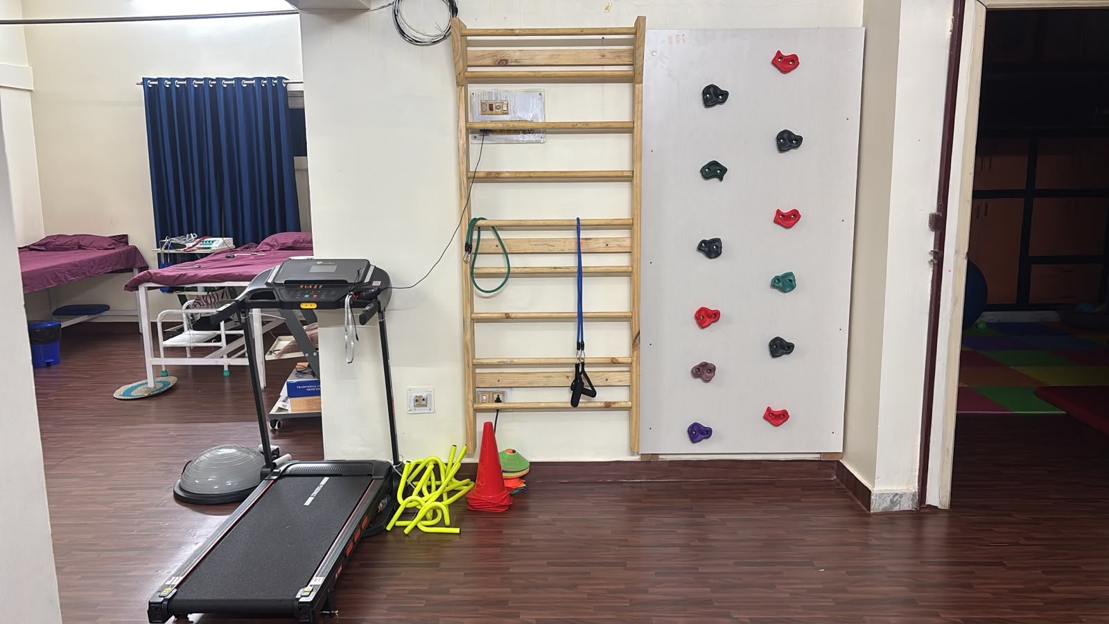 Happiness physiotherapy clinic space